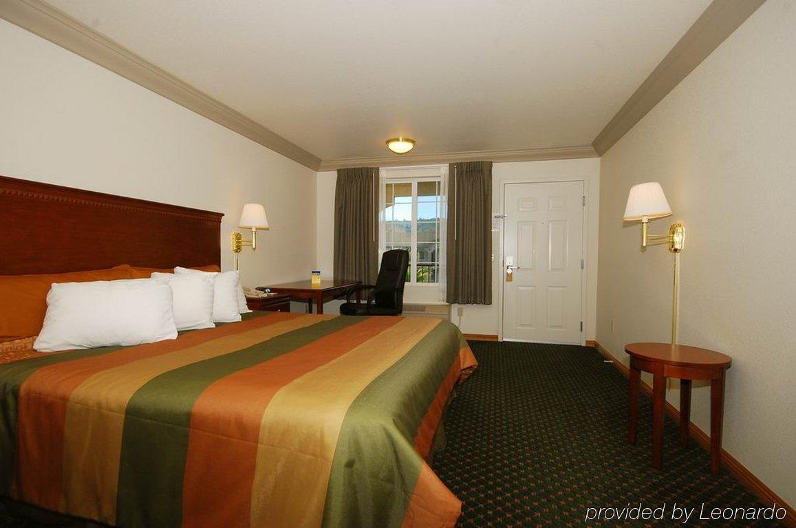 Cloverdale Wine Country Inn & Suites Værelse billede