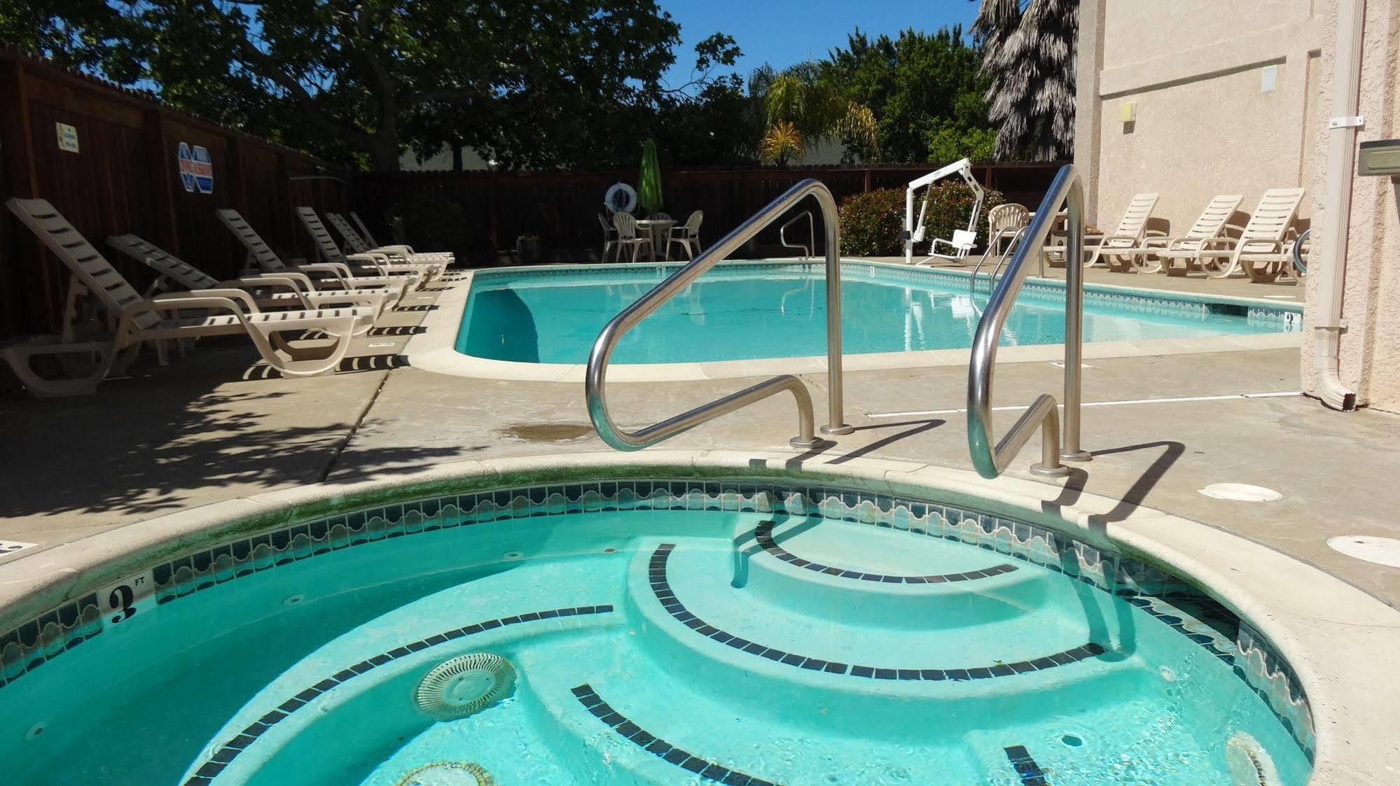 Cloverdale Wine Country Inn & Suites Eksteriør billede